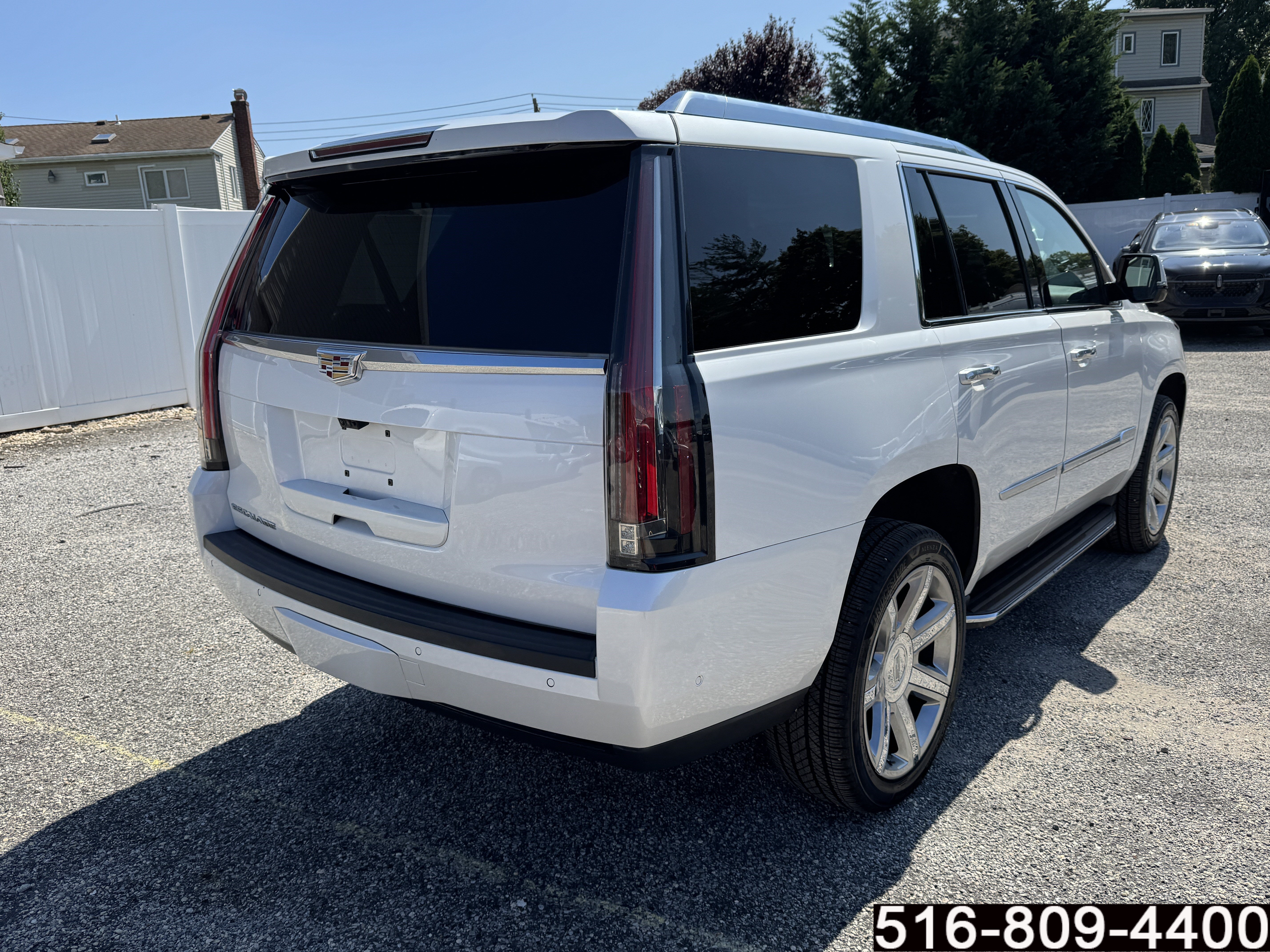 Used 2020 Cadillac Escalade Luxury AWD/4WD image 4