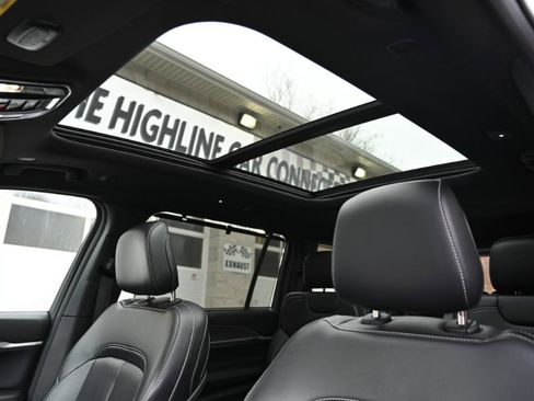 Used 2024 Jeep Grand Cherokee L Limited w/ Luxury Tech Group II image 3