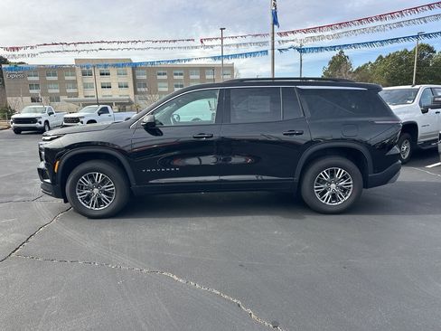 New 2025 Chevrolet Traverse LT w/ Enhanced Driving Package image 5