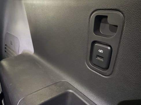 Used 2023 Chevrolet Traverse LT image 31