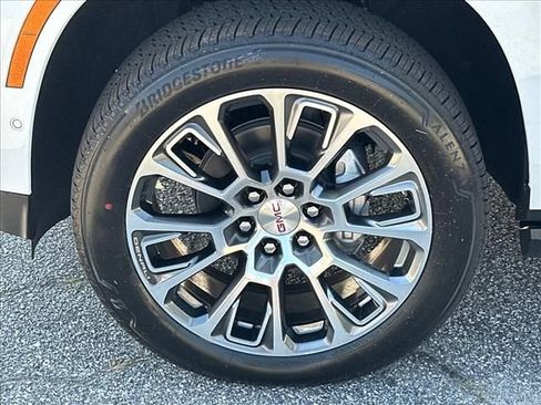 New 2026 GMC Yukon XL Denali w/ Denali Reserve Package AWD/4WD image 18