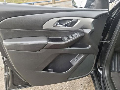 Used 2023 Chevrolet Traverse LT image 21