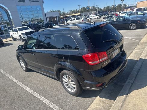 Used 2017 Dodge Journey SXT w/ Comfort/Convenience Group image 4