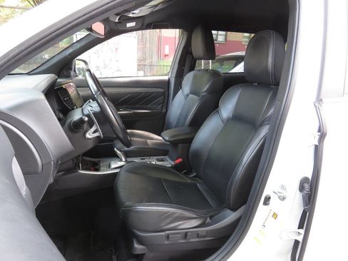 Used 2020 Mitsubishi Outlander SEL image 9