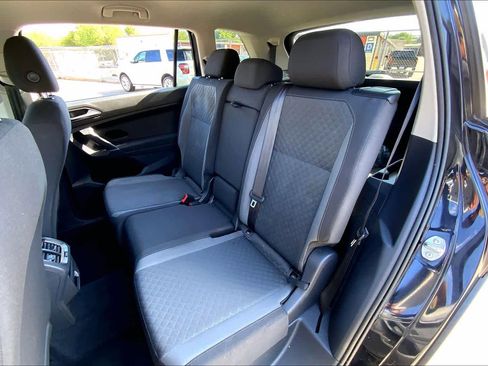 Used 2018 Volkswagen Tiguan S image 19