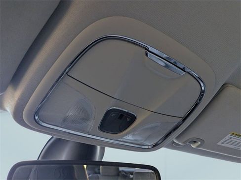 Used 2019 Jeep Cherokee Limited image 24