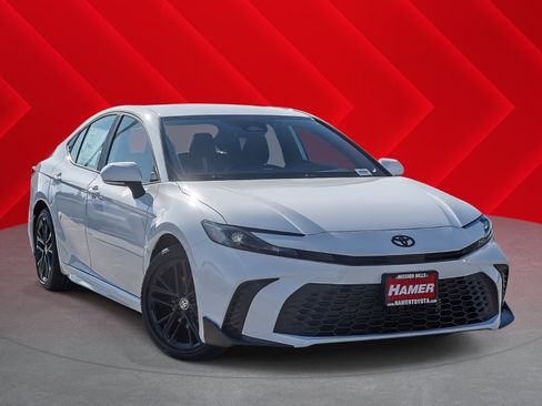 New 2026 Toyota Camry SE image 1