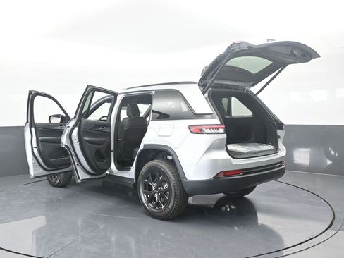 New 2025 Jeep Grand Cherokee Altitude RWD image 69