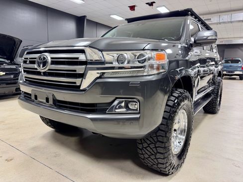 Used 2016 Toyota Land Cruiser image 21