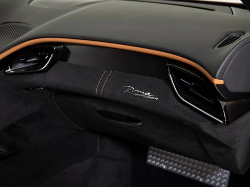 Certified 2025 Ferrari Roma Spider RWD image 15