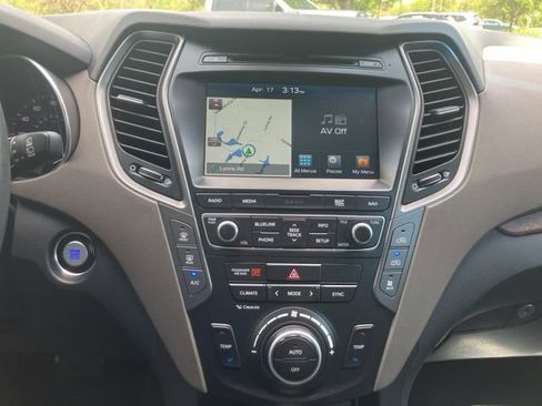 Used 2018 Hyundai Santa Fe Limited image 21