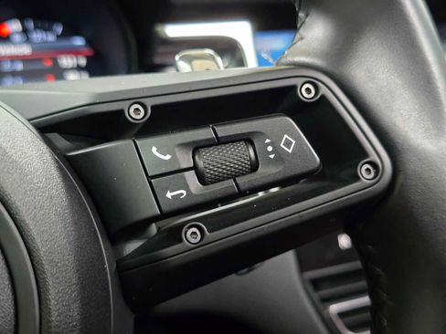 Used 2024 Porsche Macan image 39