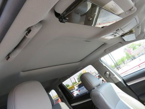 Used 2019 Toyota Highlander XLE image 14