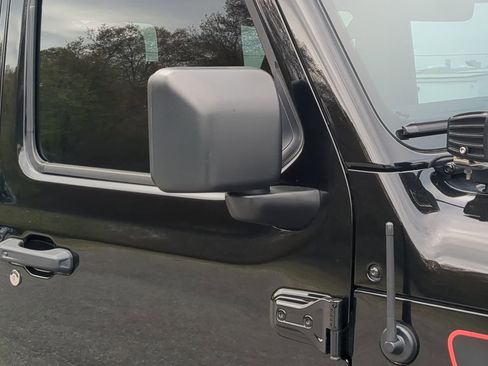 Used 2023 Jeep Gladiator Rubicon w/ Cold Weather Group image 10