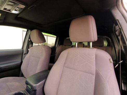 Used 2017 Toyota Tacoma TRD Off-Road image 22