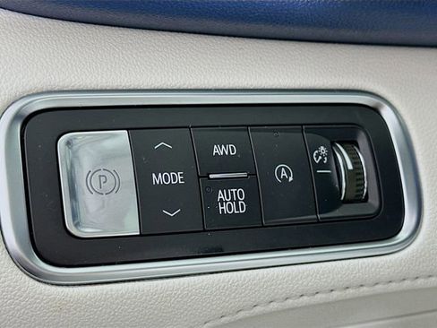 Certified 2025 Buick Enclave Avenir image 10