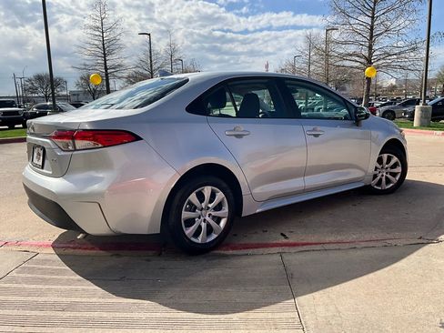 Used 2025 Toyota Corolla LE image 6