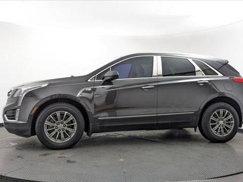 Used 2017 Cadillac XT5 Luxury w/ Driver Awareness Package FWD image 3