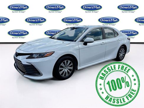Used 2022 Toyota Camry LE FWD image 3