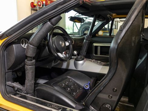 Used 2005 Ford GT RWD image 39