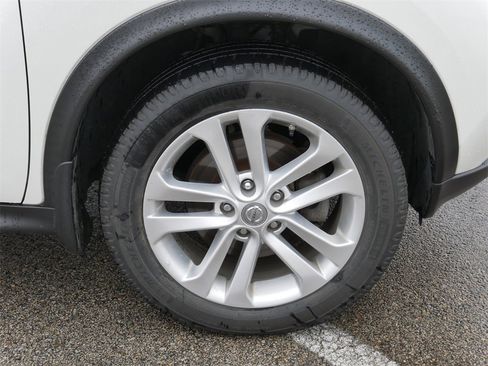 Used 2015 Nissan Juke SV w/ Technology Package image 9