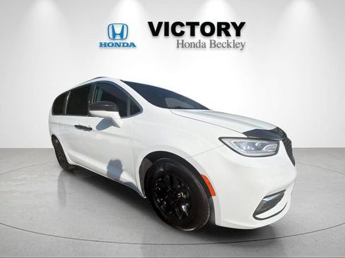Used 2022 Chrysler Pacifica Touring-L FWD image 7