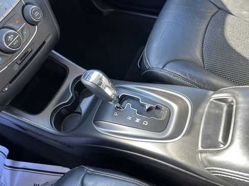 Used 2020 Dodge Journey Crossroad w/ Popular Equipment Group FWD image 30
