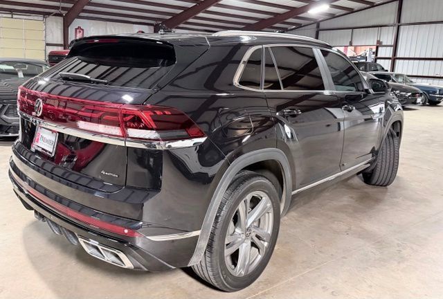 Used 2024 Volkswagen Atlas Cross Sport SEL R-Line AWD/4WD image 2