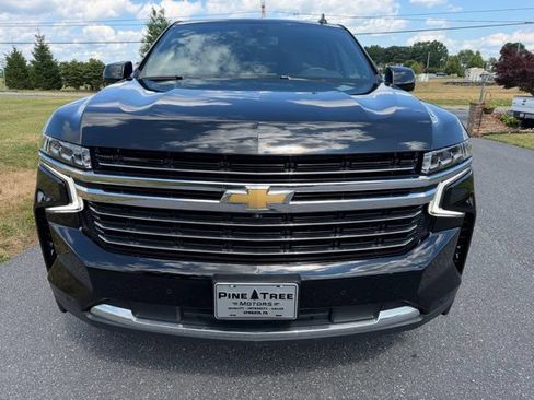Used 2022 Chevrolet Suburban LT w/ Luxury Package AWD/4WD image 4