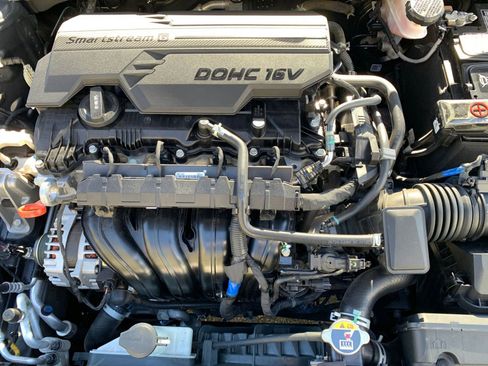 Used 2021 Hyundai Elantra SE image 30