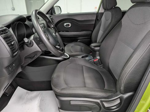 Used 2017 Kia Soul + FWD image 4