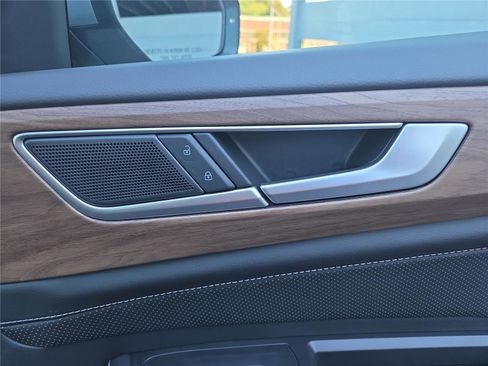 New 2026 Volkswagen Atlas SE image 32