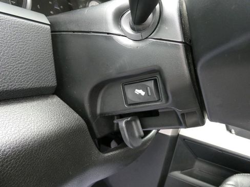 Used 2018 RAM 1500 Laramie w/ Convenience Group AWD/4WD image 20