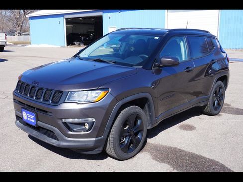Used 2021 Jeep Compass Latitude image 1