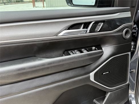 New 2025 Jeep Wagoneer L Series II AWD/4WD image 13