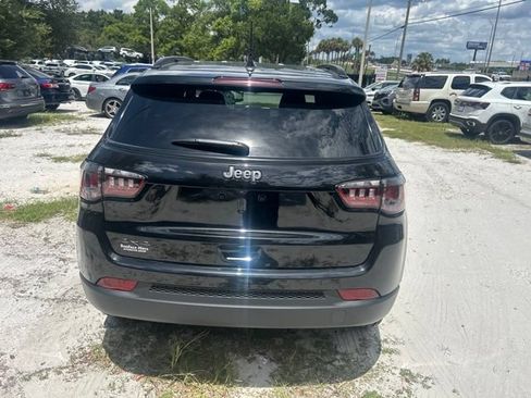 Used 2026 Jeep Compass Latitude AWD/4WD image 11