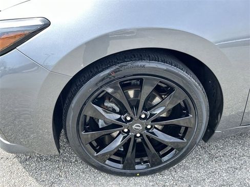 Used 2023 Nissan Maxima SR w/ Sport Mat Group image 10
