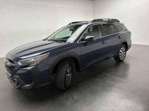 Used 2024 Subaru Outback Premium AWD/4WD image 4