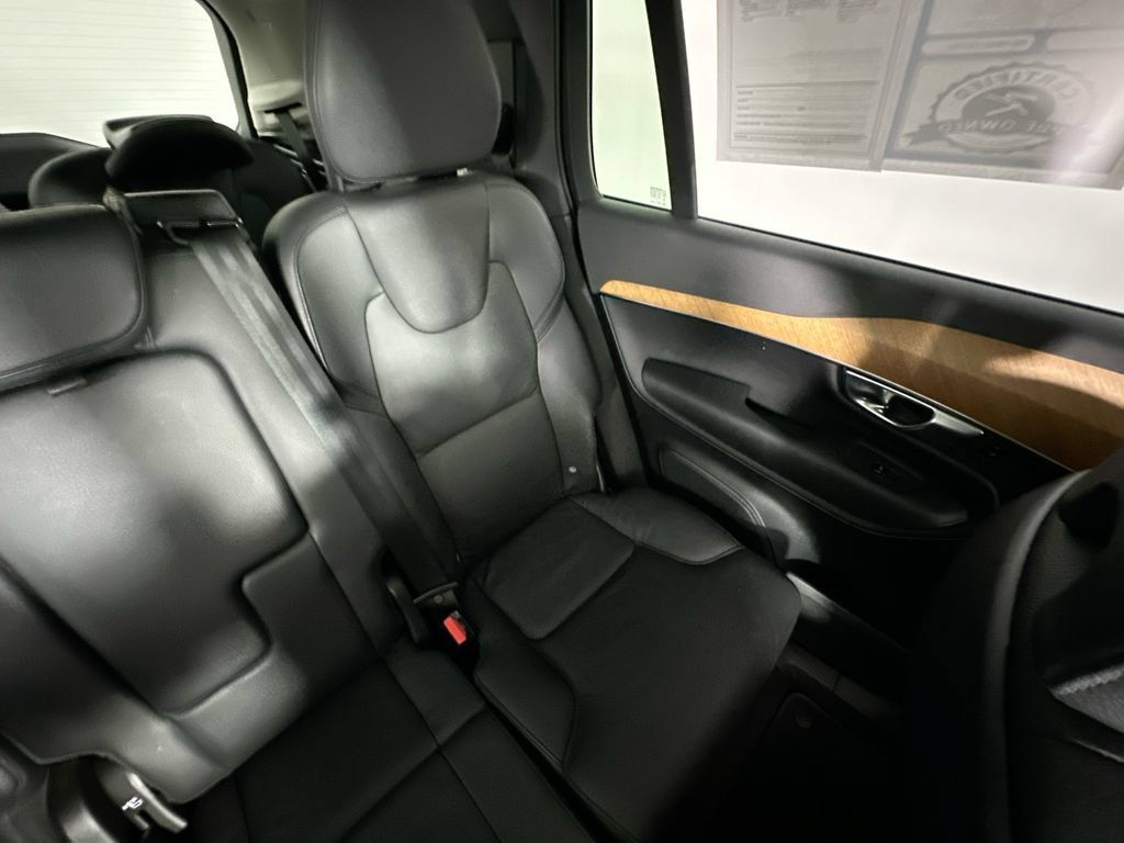 Used 2024 Volvo XC90 B5 Plus AWD/4WD image 14