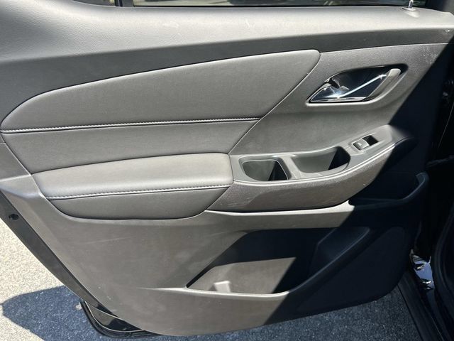 Used 2023 Chevrolet Traverse LT FWD image 23