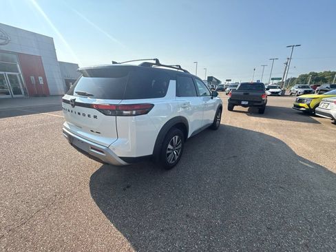 Used 2023 Nissan Pathfinder SL w/ Black Appearance Package AWD/4WD image 8