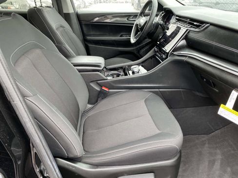 Used 2023 Jeep Grand Cherokee Laredo image 19