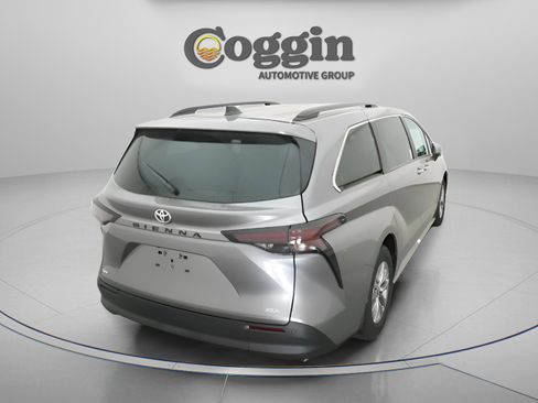 New 2026 Toyota Sienna XLE FWD image 15