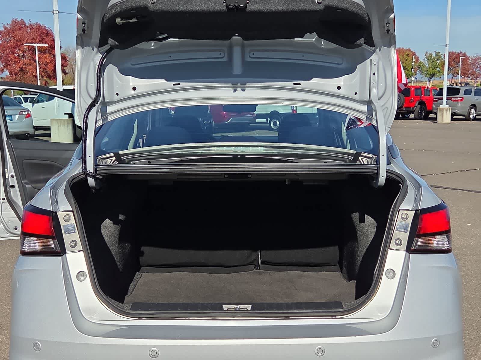 Used 2021 Nissan Versa SV FWD image 27