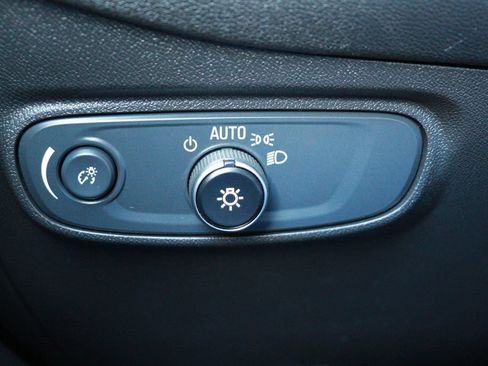 Used 2024 Chevrolet Equinox LT FWD image 24