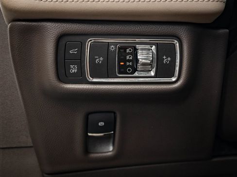 Used 2021 Lincoln Nautilus FWD w/ Equipment Group 101A image 39