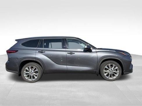 Used 2021 Toyota Highlander Limited AWD/4WD image 2