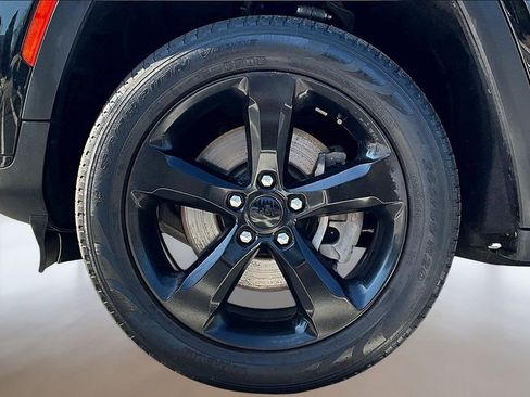 Used 2023 Jeep Grand Cherokee L Limited w/ Black Appearance Package image 34