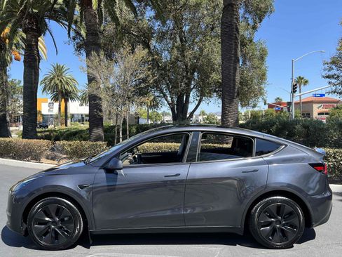 Used 2025 Tesla Model Y Long Range AWD/4WD image 21