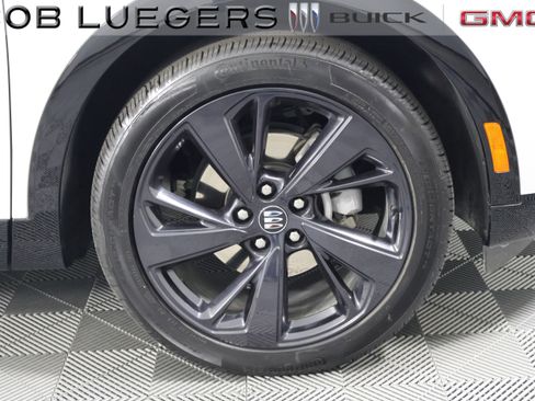 Certified 2025 Buick Envision Sport Touring image 3